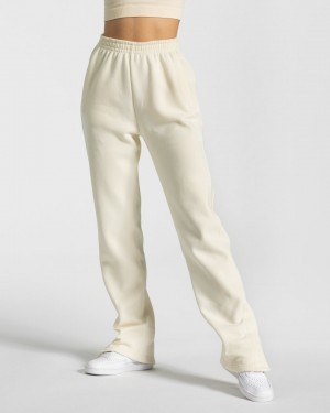 White Women's Teveo Sassy Slit Jogger | 3741-WKJQN